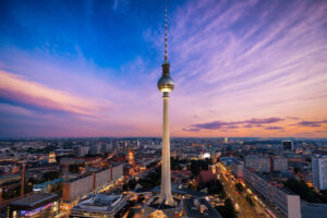 Fernsehturm im Abendhimmel bei einer privaten Stadtführung